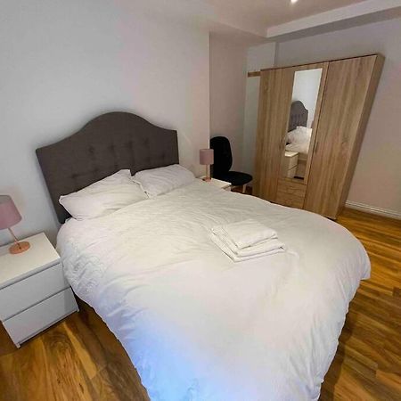 Comfortable 1 Bedroom And Double Sofa Bed Flat London Exterior photo